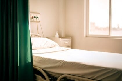 Hospital-Curtain-Track-Guide-How-to-Choose-Safe-and-Durable-Track-Systems
