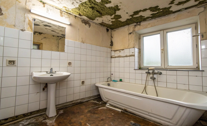 bathroom-water-damage-3