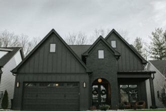 13-Stunning-Black-Board-and-Batten-Homes-for-a-Modern-Exterior-Look-1