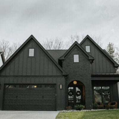 13-Stunning-Black-Board-and-Batten-Homes-for-a-Modern-Exterior-Look-1