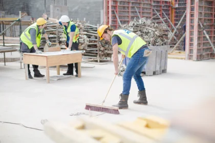 65d7ccb01b6e268b3c89cc82_Construction-Cleaning-1_wLogo