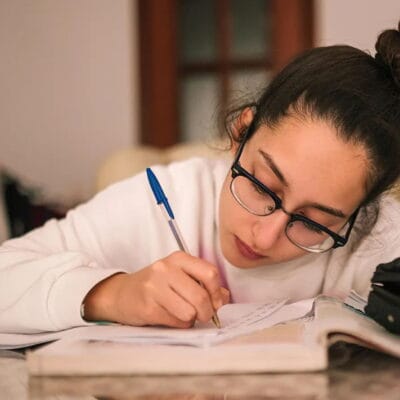 Research-Proposal-Writing-Help-in-UAE-–-A-Complete-Guide-for-Students