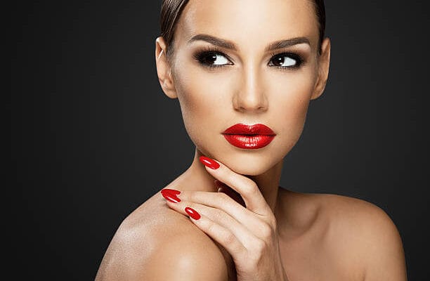 What-Age-Is-Ideal-for-Smokers-Lips-Treatment