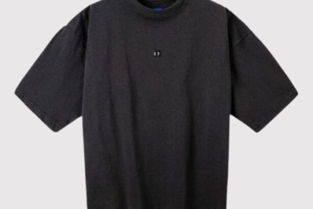 Yeezy-Gap-X-Kanye-Season-6-Oversized-Shirt-Black-2