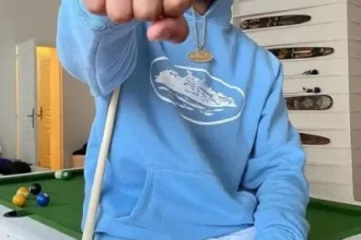 corteiz-hoodie-blue-2-1