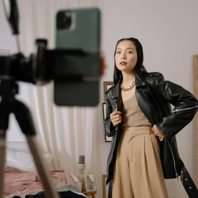 japanese-instagram-influencer-scaled-r9qfp027b1d7ez2gw4o44epkw866xo5k0lo1v5fkn4