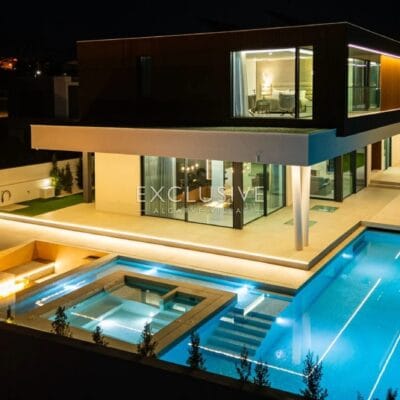 villa-for-sale-on-golf-course