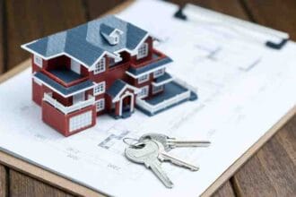 villa-house-model-key-drawing-retro-desktop-real-estate-sale-concept-1