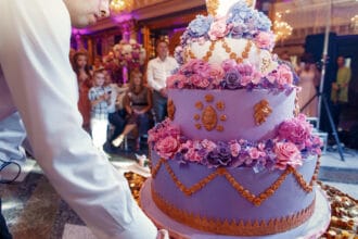 Comment-choisir-le-bon-design-pour-un-gateau-sur-mesure-