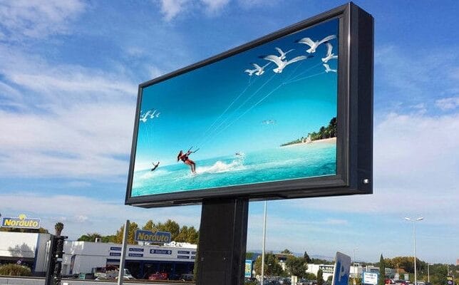 How-Lamppost-Advertising-Supports-Digital-Campaigns