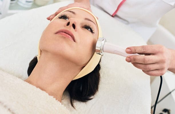 Is-HydraFacial-A-Good-Choice-For-Oily-Skin-Breakouts