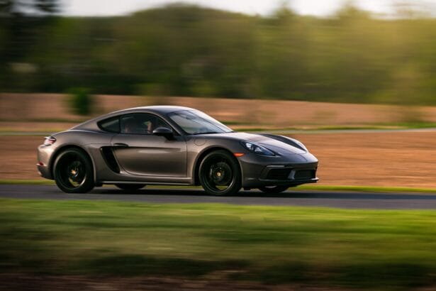 automobile-5330343_1280