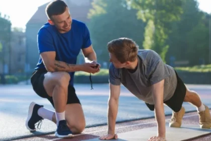 pushup_with_trainer_642