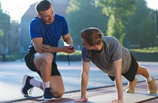 pushup_with_trainer_642